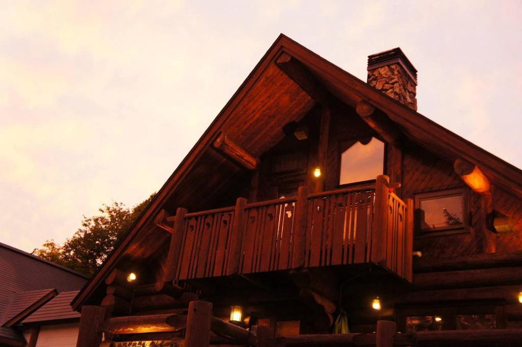 Shinano  Log Hotel Kamloops المظهر الخارجي الصورة