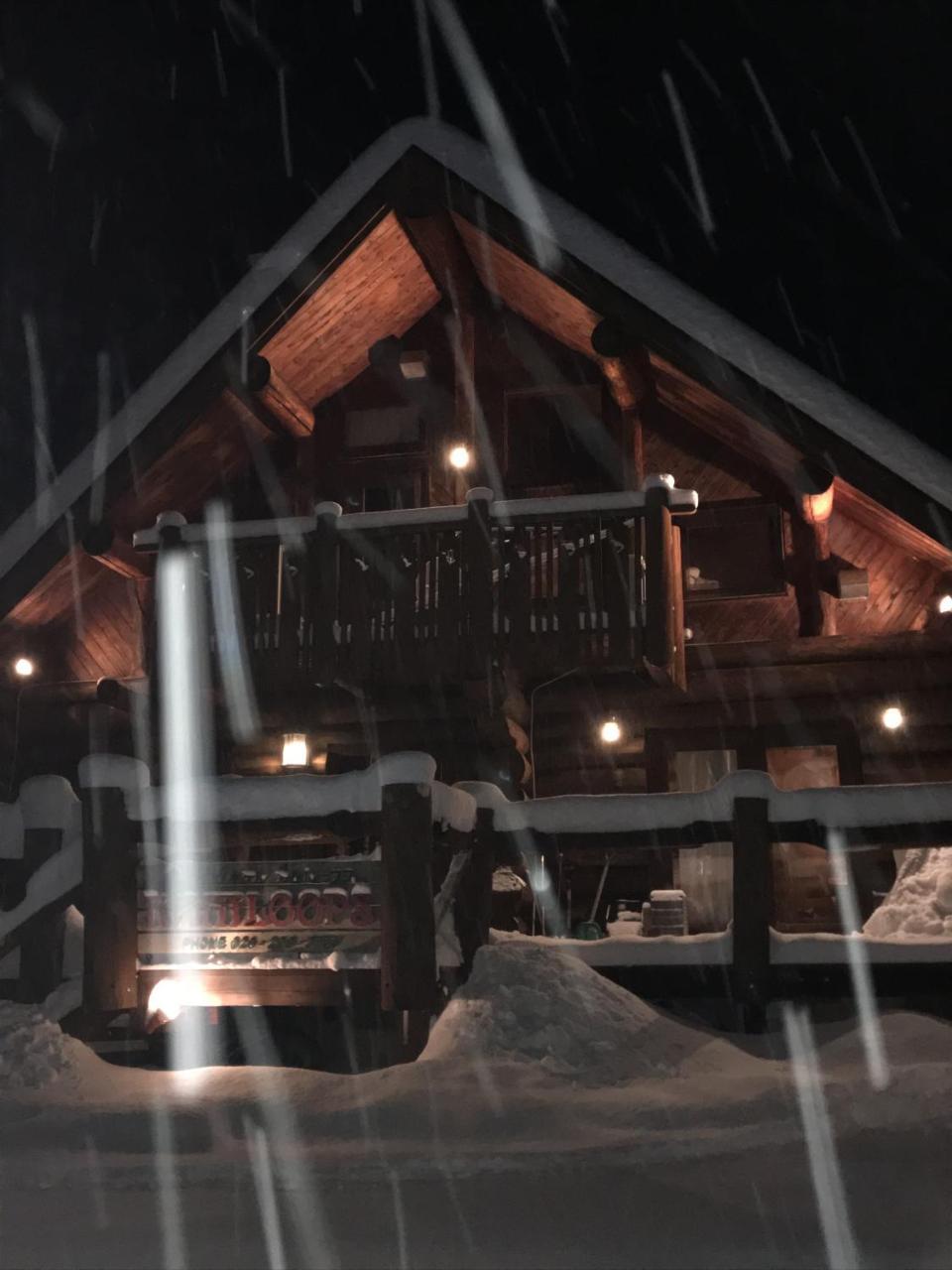 Shinano  Log Hotel Kamloops المظهر الخارجي الصورة