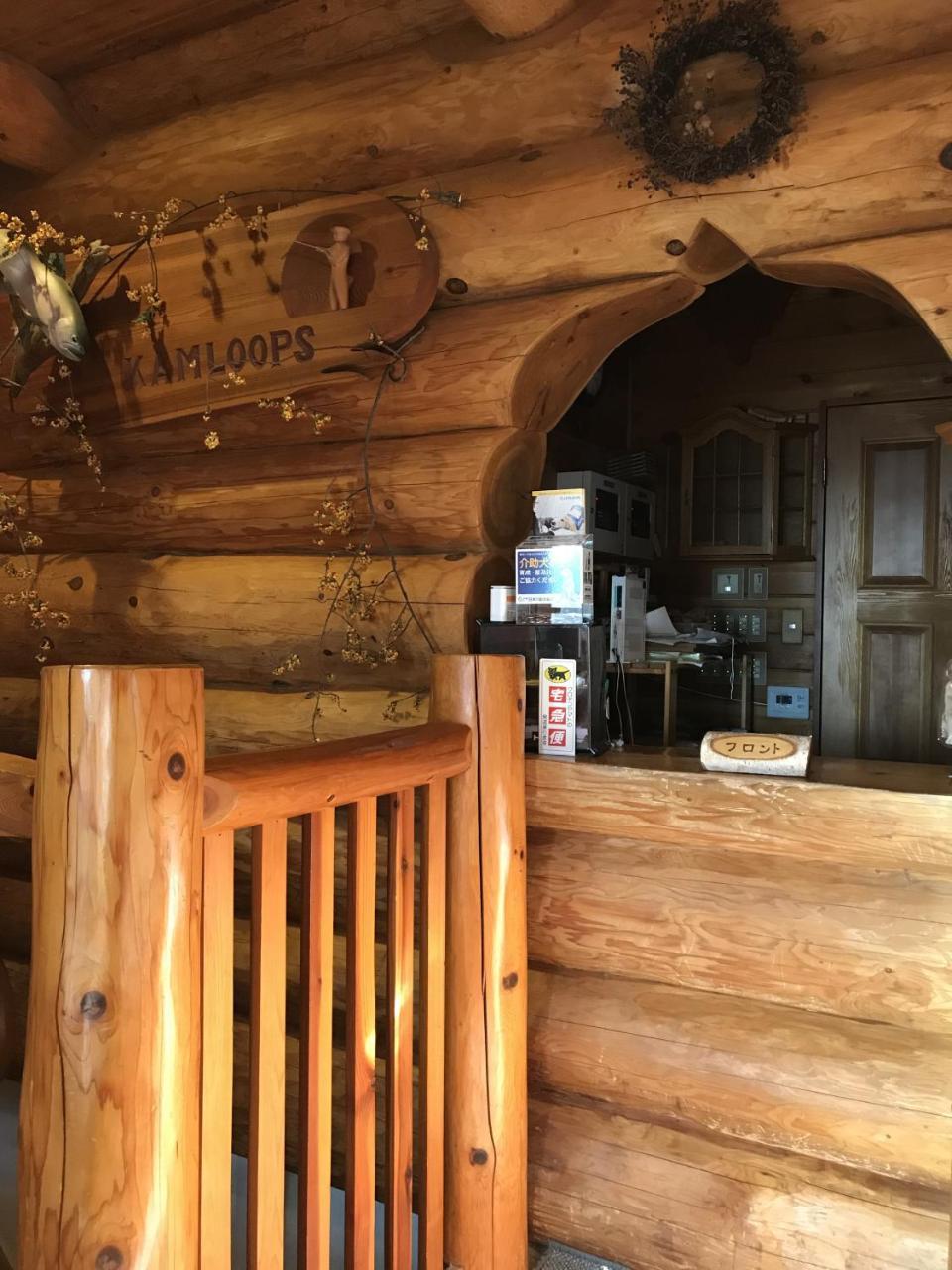 Shinano  Log Hotel Kamloops المظهر الخارجي الصورة