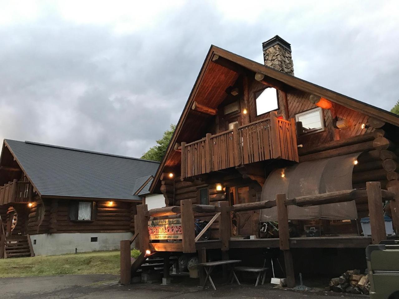 Shinano  Log Hotel Kamloops المظهر الخارجي الصورة